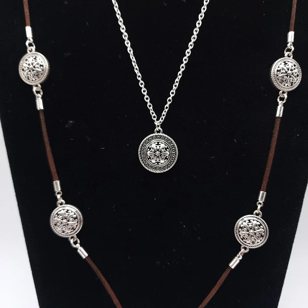 1946 Silver Tone Floral Medallion Necklace Brown Faux Leather Boho